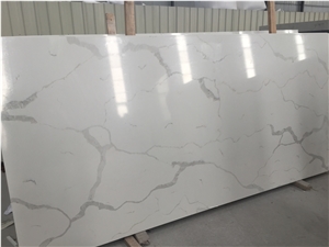Marble Like Calacatta Nuvo Quartz Stone with Veined Movement and Random Pattern