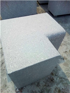 G375 Light Grey Granite Curbstones Corner Stone Flamed Surface Beveling Edges Competitive Prices