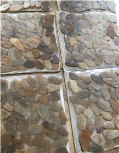 Natural River Stone Sliced Pebble Mosaic Tile Indoor Paving , Black Polished Cutting Mosaic Tiles ,Floor Paving Mosaic Tiles