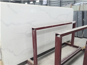 Calacatta White Veined Collection Quartz Stone Surfaces with High Gloss and Hardness