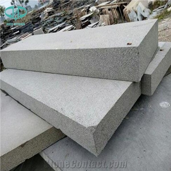 China Popular Black Andesite with Honeycomb, Cheap Grey Basalt Kerbstone, Curbstone in Machine Cut/Sawn Cut for Road, Bevel Edge Curbs/Kerbs Side Stone for Paving, Natural Building Stone Decoration