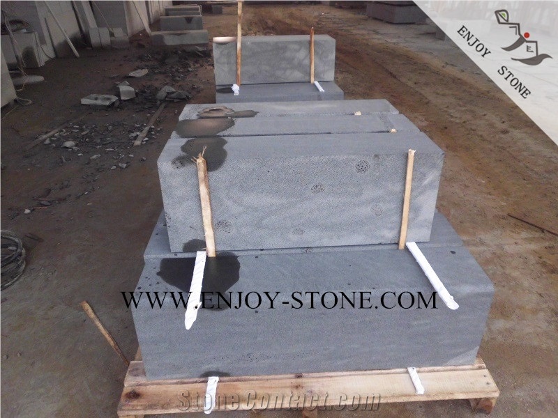 China Hainan Black Andesite Bluestone with Cat Paws,Hn Basalto Kerb Stone,Road Side Stone,Kerbstone Sawn Cut Finish