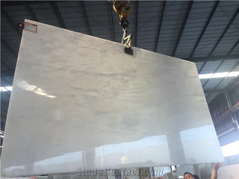 China Pure Royal White Onyx Polished Slabs Tiles/ Natural Crystal Transparency Stone/ Purity a Quality for Wall Covering Interior Decoration Project