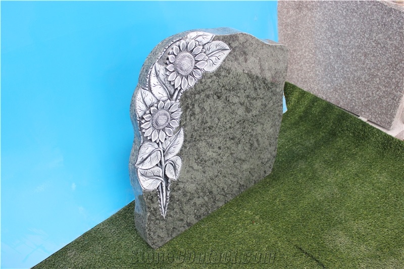 China 2017 New Oliver Green Headstone Granit Tombstone Rose Moument Flower Headstones Popular Monuments Cheap Tombstones Good Gravestone Engraved