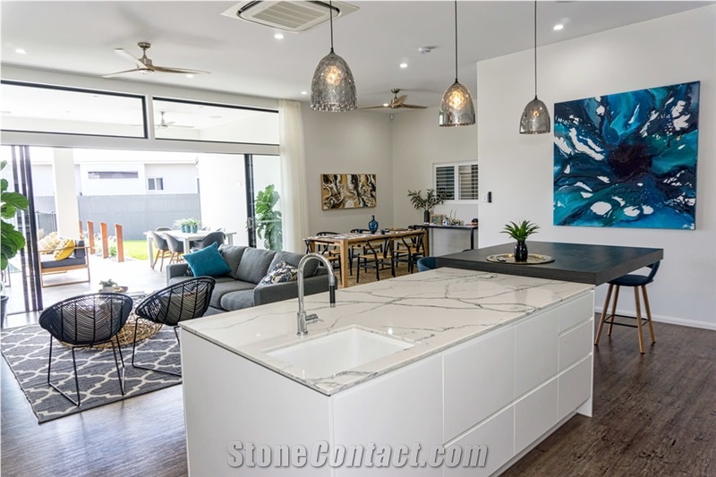 Crack Resistance Engineered Stone Calacatta Quartz Stone Countertop Solid Surface Sheets in 2-3cm Thick