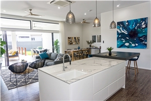 Crack Resistance Engineered Stone Calacatta Quartz Stone Countertop Solid Surface Sheets in 2-3cm Thick
