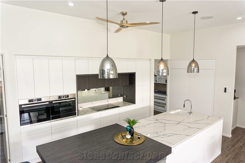 Crack Resistance Engineered Stone Calacatta Quartz Stone Countertop Solid Surface Sheets in 2-3cm Thick