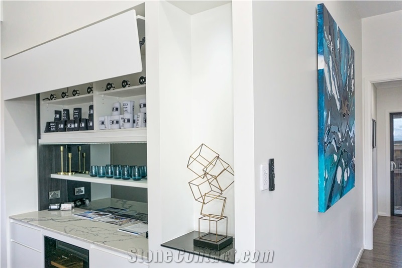 Crack Resistance Engineered Stone Calacatta Quartz Stone Countertop Solid Surface Sheets in 2-3cm Thick