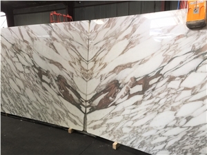 Calacatta Gold White Marble Slabs Bookmatched for Kitchen Backsplash
