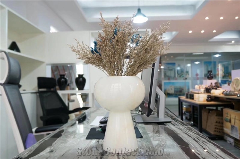 White Alabaster Stone Tranlucent Imported Onyx Interior Vase,Polished Flower Pot for Home Decoration