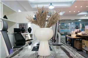 White Alabaster Stone Tranlucent Onyx Interior Round Vase,Polished Flower Pot for Home Decoration