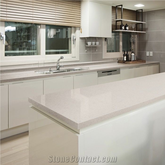 China Cream Beige Quartz Stone White-Veins Quartz Stone in M2 Price for Reception Counter, Kitchen, Stairs, Windowsill