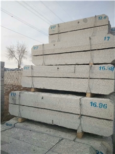 G341 Light Grey Granite Fine Picked Rough Stock Curbstone Finland Style Kerbstone R17 R22 Competitive
