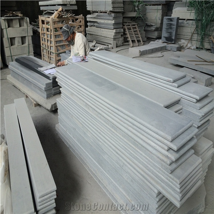 China Natural Padang Grey Granite G654 Granite Steps