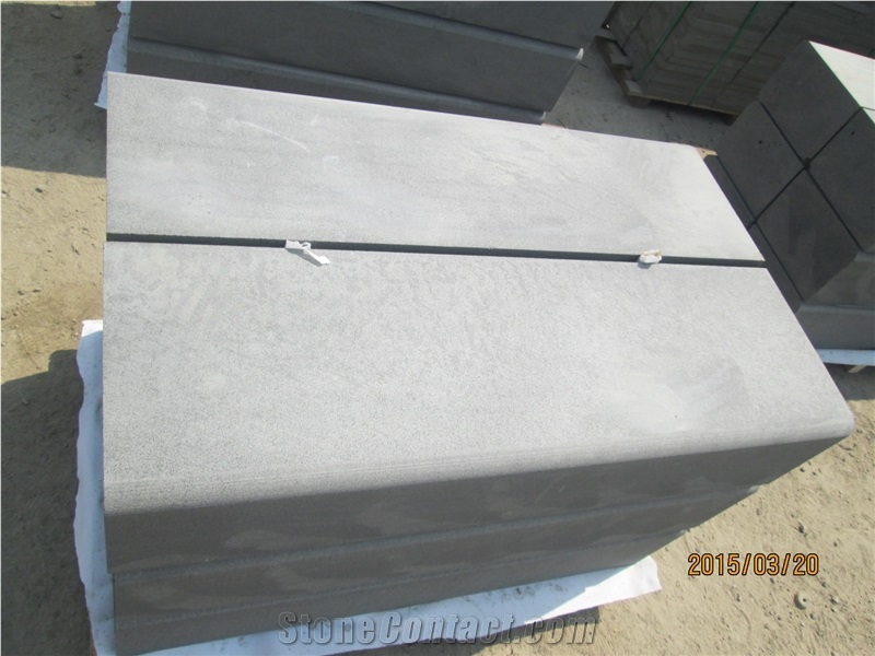 Chinese Grey Basalt Tiles/Hainan Black Basalt Stone /Grey Basalt Tiles Slab Step with Honed Basalt Slabs/Grey Basalt/Andesite/Basalto/Andesite/Lava Stone/Walling/Flooring/Cladding /Hainan Basalt