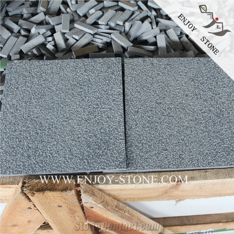 Bush Hammered Hainan Black Bluestone Floor Tiles with Honeycomb,Dark Grey Basalto Floor Bricks,Grey Basaltina Paver,Hainan Black Andesite Paving Sets