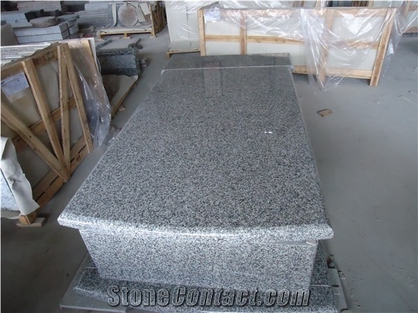 China Cheap Popular G623 /Mountain Silver Light Crystal Grey Granite Polished Tombstones,Headstones, Monuments Of Poland Style for Single and Double, European Engraved Cemetery Funeral Gravestone
