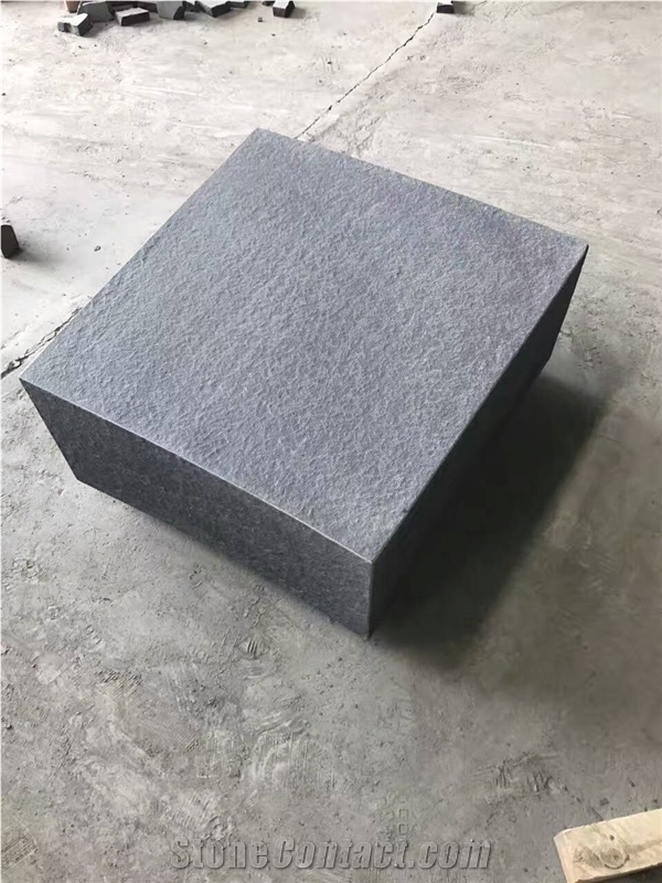 New G684 Black Basalt Flamed Surface and Sides Sitting Blocks Curb Elements