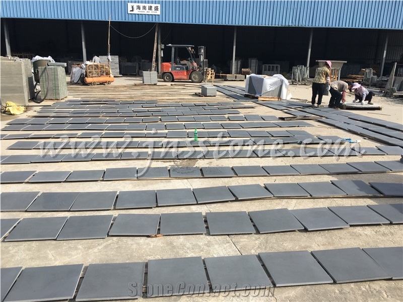 Hainan Honed Grey Basalt Tiles / Grey Basalt Dry-Lay in Our Factory / Light Bluestone