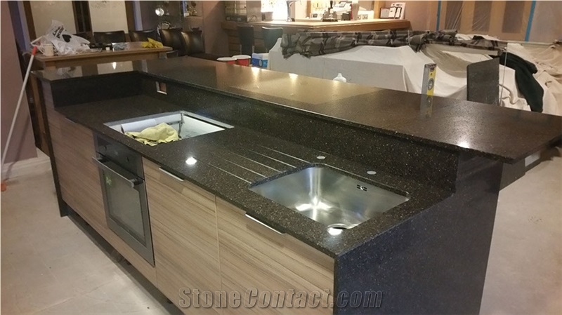 Star Black Engineered Quarzt Kitchen Countertop