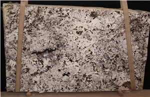 Niveous Granite Slabs