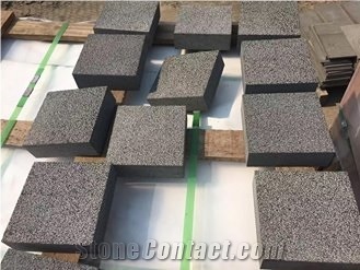 China Black Pavers , Padang Dark Grey/Sesame Black Surface Flamed,Others Sawn Cut Cube Stone/Cobblestone/Paving Graden Stepping, Walkway, Pavers Outdoor Natural Stone Flooring, Quarry Owner Factory