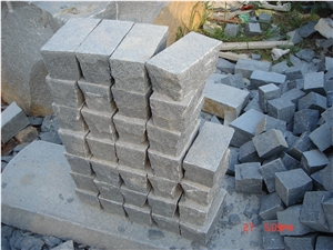 China Cheap G654 Padang Dark Grey/Sesame Black Surface Flamed,Others Sawn Cut Cube Stone/Cobblestone/Paving for Patio,Driveway, Walkway, Pavers Outdoor Natural Stone Flooring, Quarry Owner Factory