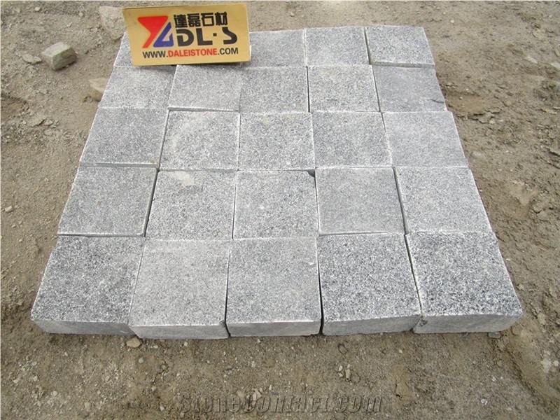 China Cheap G654 Padang Dark Grey/Sesame Black Surface Flamed,Others Sawn Cut Cube Stone/Cobblestone/Paving Graden Stepping, Walkway, Pavers Outdoor Natural Stone Flooring, Quarry Owner Factory