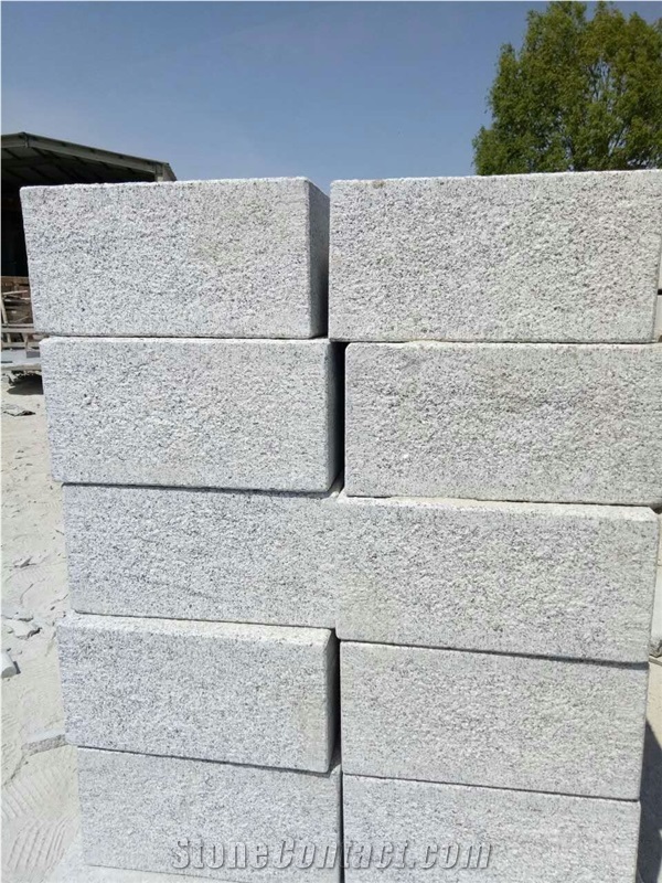 Sd-G603 Silver Grey Granite Fine Picked Bushhammered Wall Blocks Quoins Bases with Holes