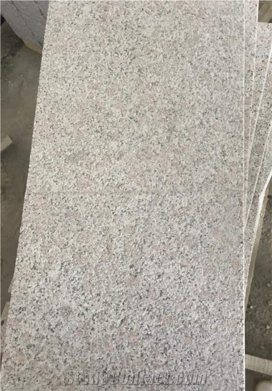 China Cheap Three Flower Granite Flamed Outside Paving Tiles