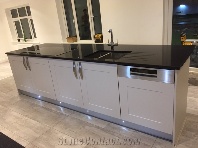 Crystal Black Sparkle Black Quartz Stone Worktop, Kitchen Countertop, Fireplace with Eased Edging Widely Used in Residential and Commercial Kitchen and Bath Applications