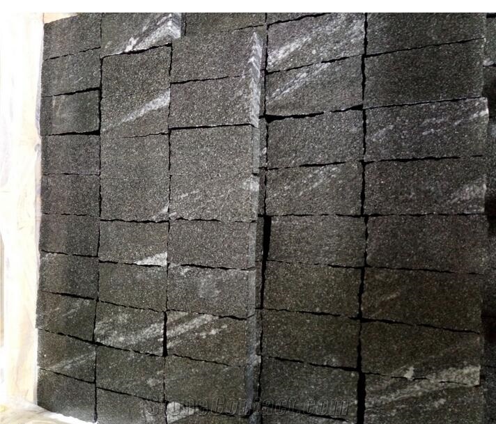 Nero Santiago Granite Landscape Brush Huammered Cube Stone for Paving