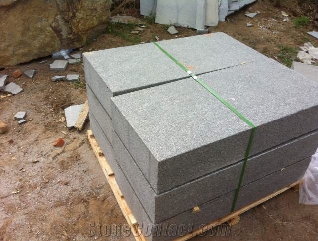 China Natural Stone Diamond Black/Black Diamond Granite Flamed/Bush-Hammered Cube Stone/Courtyard Cobble Stone/Road Pavers/Walk-Way Pavers/Garden Paving/Landscaping Stone/Building Projects