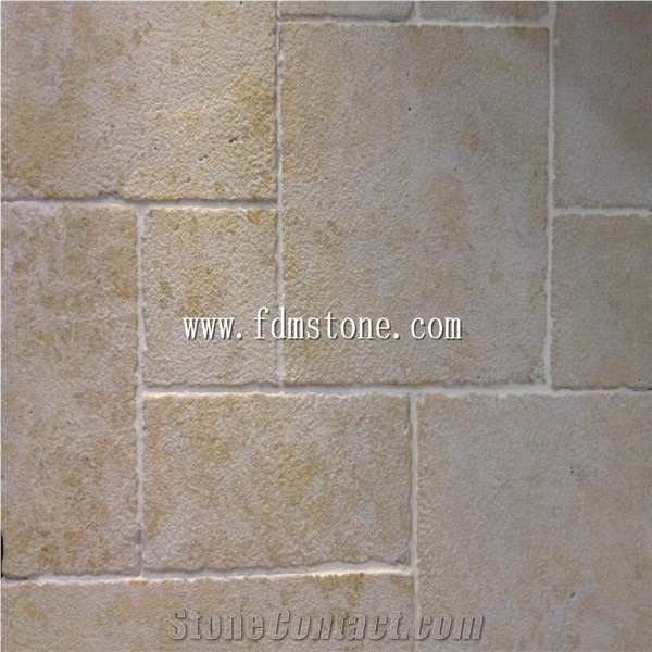Yellow Limestone Walkway Flagstone , Beige Crazy Paver for Landscaping Garden