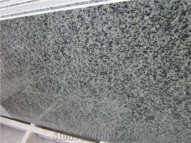 China Green Granite Slabs & Tiles for Wall/Floor Covering