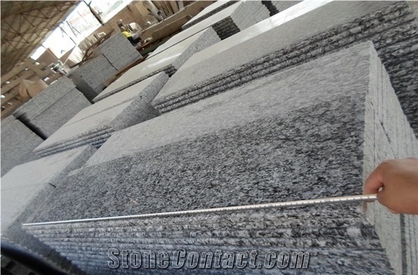 China Spray White Granite. Popular Stone, Hight Quality with Cheap Price, Granite Wall Covering, Granite Flooring Covering , Tile and Slab, Countertops