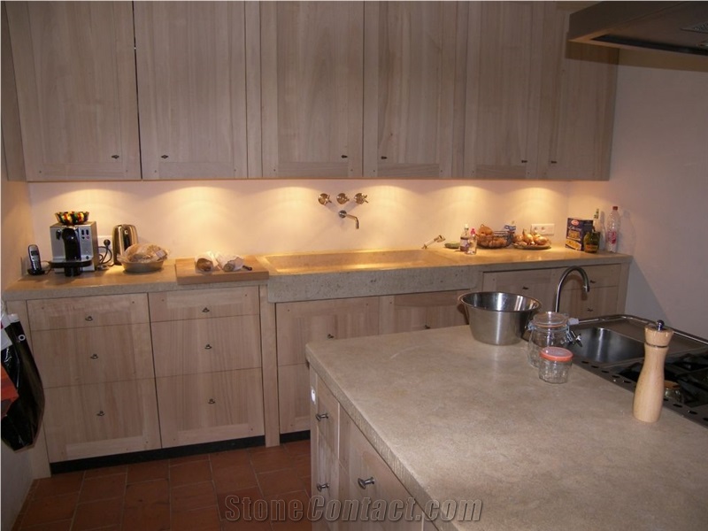 French Beige Limestone Kitchen Countertop with Solid Farm Sink