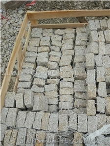 Factory Price Cobble G682 Brick Road Pavers,Padang Giallo Rust Granite Cube Stone & Brick Pavers Golden Garnet,Driveway Paving Sets,Landscaping Stone