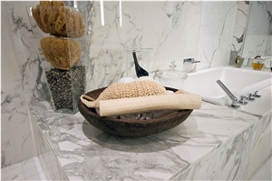 Bianco Staturaio Marble Bathroom Design