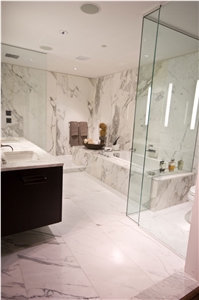Bianco Staturaio Marble Bathroom Design