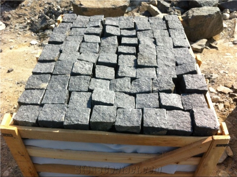 China G684 Black Granite Basalt Surface and Sides Natural Split, Flamed Pavers, Cubes on Net, Walk Way Driveway Paving Stone, Landscaping Road Stone