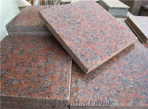 Polished Red Granite Stone, For Flooring, Thickness: 15-20 mm