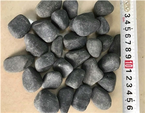 China a Grade Natural Stone Tumble Black No Polished Pebbles