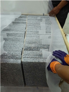 China Origin Grey Color Pearl Flower Granite Flamed Process Paving Curbs Exterior Usage Cheap Price Grey Granite Floor Pavers Driveway Road Pavers