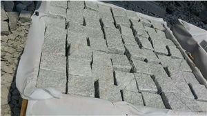 China Regular Shape G603 Cheap Cobble Stone All Size Natural Spilt Paving Sets Cube Stone/Driveway Paving Stone/Garden Stepping Pavements