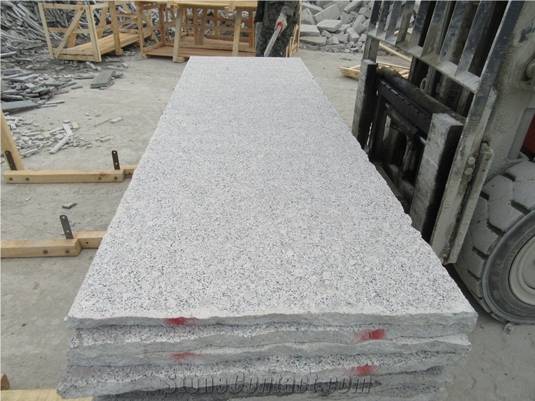 China Cheapest Grey Stone Granite Tiles Slabs G383 on Sale