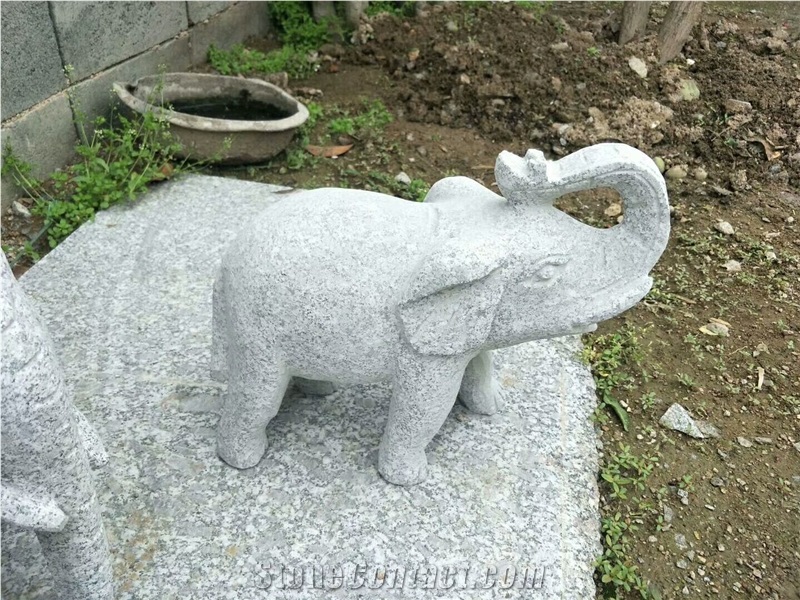 Carving Animals Fish in Garden for Decoration