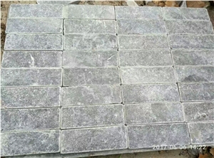 China Dark Blue Limestone Tumbled Tiles in Paving