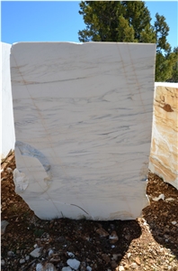 Akmonia White Marble Blocks