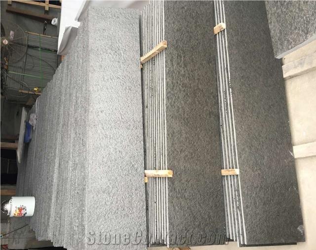 China Flamed Mongolia Black Granite Flooring Tiles